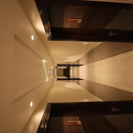 Hotel Maya Crystal Juhi Bari Dış mekan fotoğraf