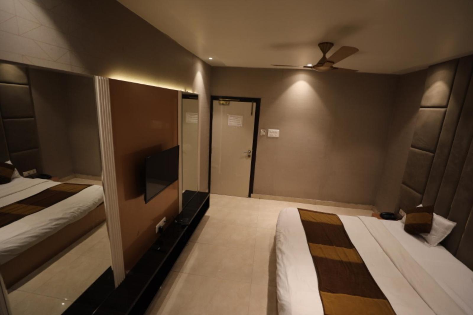 Hotel Maya Crystal Juhi Bari Dış mekan fotoğraf