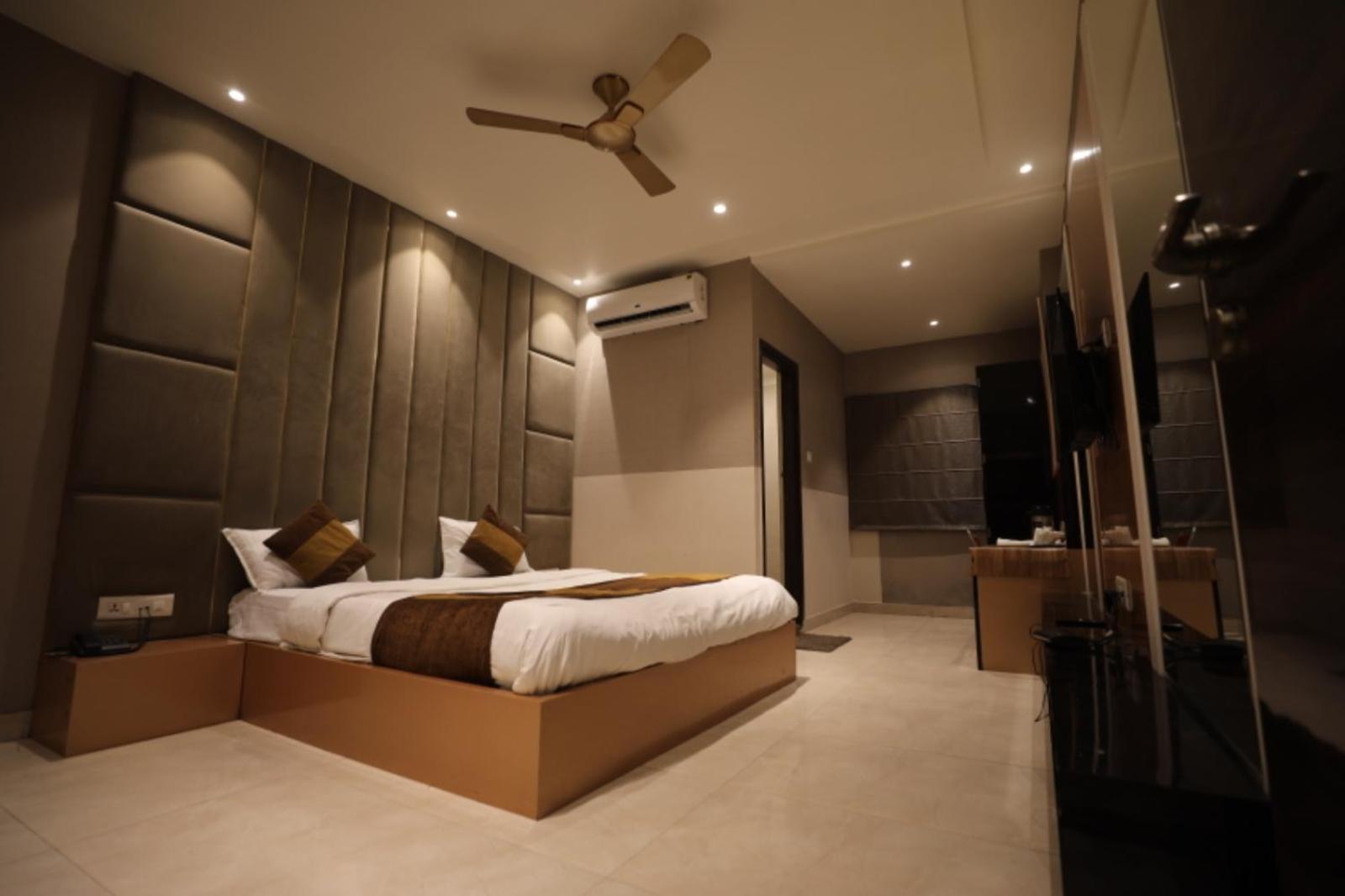 Hotel Maya Crystal Juhi Bari Dış mekan fotoğraf